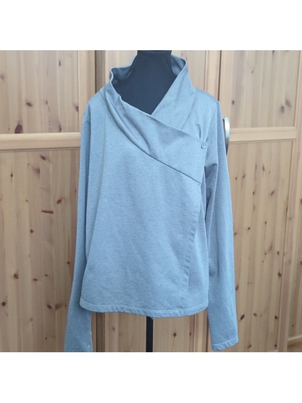 Arc'teryx Women's Gray cardigan/jacket